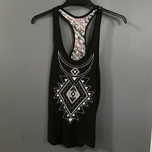 Empyre tank top white and gray on the front and the back is multiple colors!